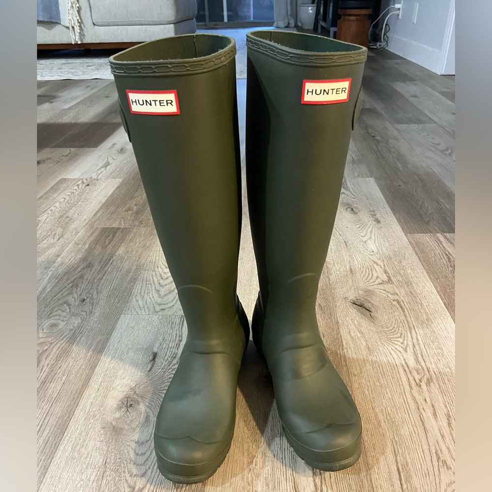 Hunter Women’s Knee High Boots, US size 7, army green color, like NEW!!!